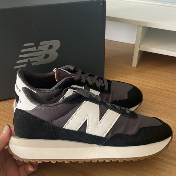 New Balance Black and Gray Athletic Shoes - Picture 2 of 16